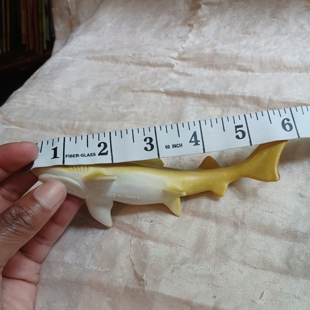 Lemon Shark, Very Nice Plastic Replica 6-inch replacement toy - Picture 11 of 12